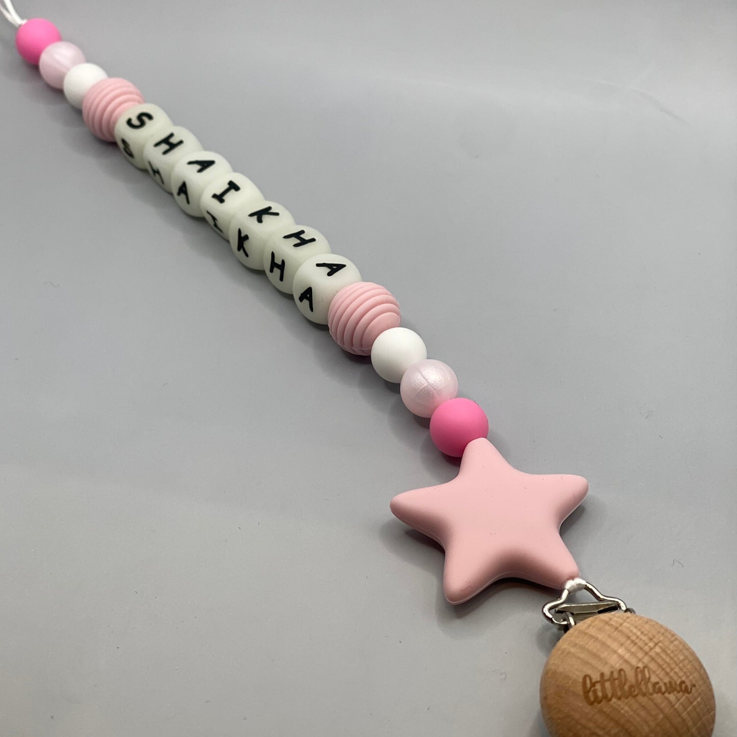 مشابك مصاصة للبنات الصغيرات