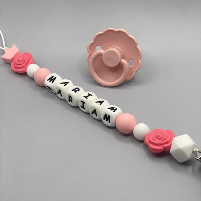 مشابك مصاصة للبنات الصغيرات